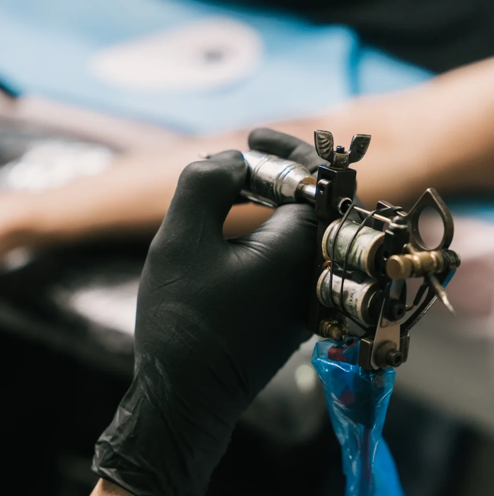 راهنمای انتخاب دستگاه تاتو مناسب برای مبتدیان | 4 ویژگی مهم